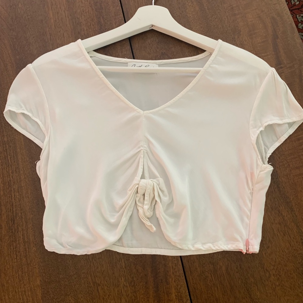 On the road short sleeve crop top tie front sz S